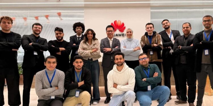 التعليم العالي: جامعة عين شمس تتأهل لنهائيات مسابقة Huawei ICT العالمية في الصين