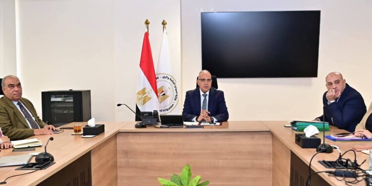 وزير الري يتابع مشروع “الموارد المائية غير التقليدية” لتعزيز حصاد الأمطار بمطروح