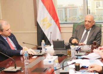 وزير الكهرباء يبحث مع “الكازار” الإماراتية مستجدات تنفيذ مشروعات طاقة الرياح بقدرة 1500 ميجاوات