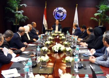 الرئيس التنفيذي لهيئة الاستثمار يتابع خطط التوسع بالمناطق الحرة والاستثمارية وميكنة خدمات المستثمرين