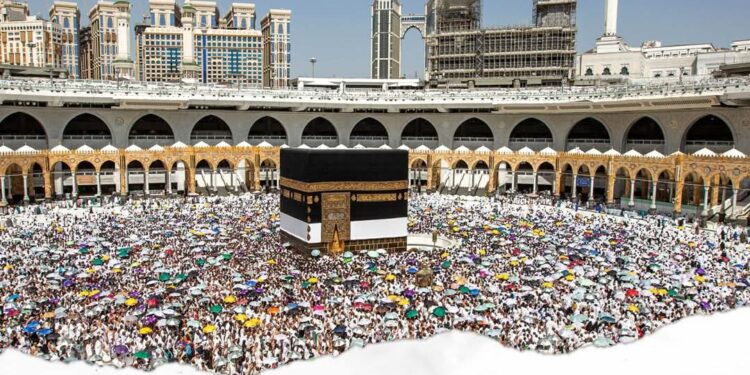 انطلاق أول أفواج حجاج الجمعيات الأهلية 8 مايو