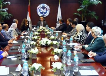 رئيس هيئة الاستثمار يبحث خطط رفع كفاءة الأداء المؤسسي وتطوير العنصر البشري لتعزيز مناخ الاستثمار