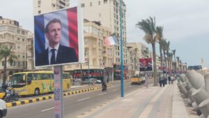 الإسكندرية تتزين لاستقبال ماكرون.. استعدادات مكثفة لافتتاح جامعة سنجور ببرج العرب