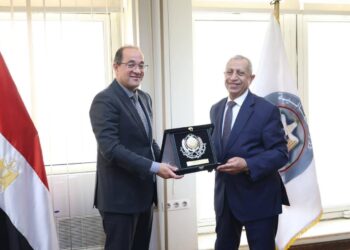 وزير المالية يبحث مع رئيس الأكاديمية العربية للعلوم والتكنولوجيا سبل بناء كوادر بشرية وتطوير الأداء المؤسسي