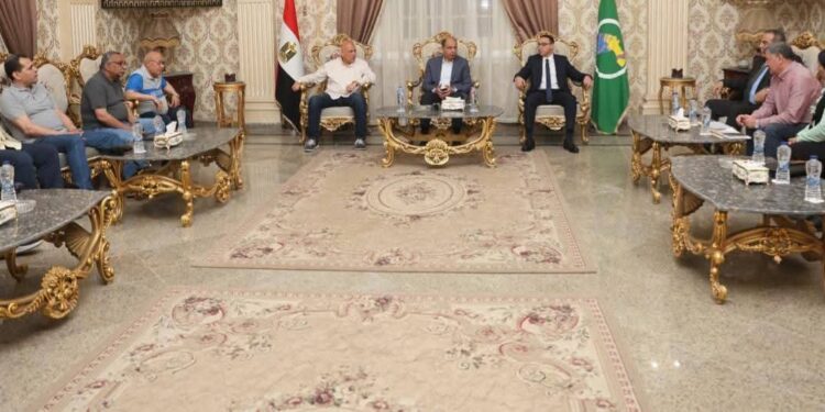 نائب وزيرة الإسكان يتابع مشروعات مياه الشرب والصرف الصحي بالمنيا ضمن مبادرة «حياة كريمة»