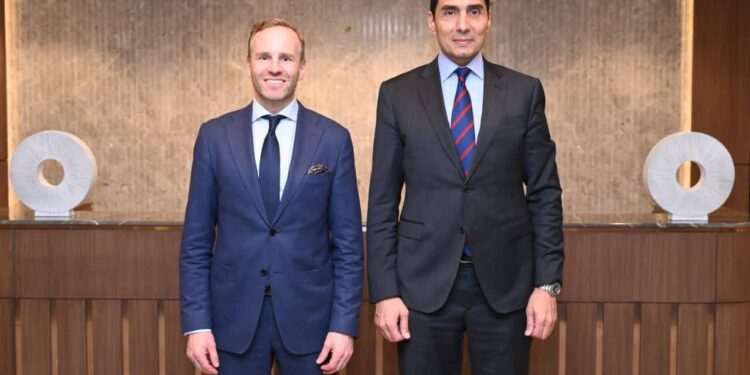 وزير الشباب والرياضة يجتمع بنظيره الفنلندي لبحث تعزيز التعاون المشترك في مجالي الشباب والرياضة