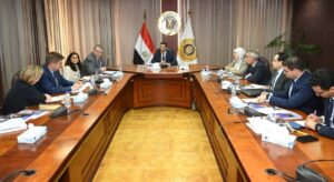 وزير الصناعة يبحث مع مدير مكتب منظمة العمل الدولية بالقاهرة مشروعات المنظمة الحالية والمستقبلية لتعزيز الإنتاجية وتوفير بيئة العمل اللائقة