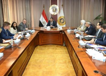 وزير الصناعة يبحث مع مدير مكتب منظمة العمل الدولية بالقاهرة مشروعات المنظمة الحالية والمستقبلية لتعزيز الإنتاجية وتوفير بيئة العمل اللائقة