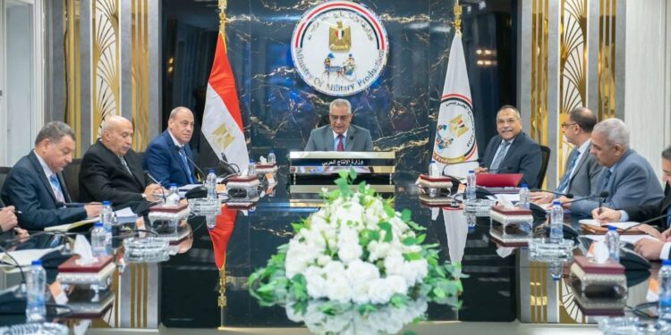 وزير الدولة للإنتاج الحربي يوجّه بتوسيع التعاون الصناعي وتسريع وتيرة تنفيذ المشروعات لدعم خطط التطوير وزيادة الإنتاج المحلي