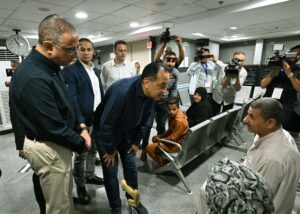 رئيس الوزراء يفتتح عيادة “روز اليوسف” المطورة بكفر طهرمس في مستهل جولته الميدانية لتفقد وافتتاح المشروعات الخدمية والتنموية بالجيزة