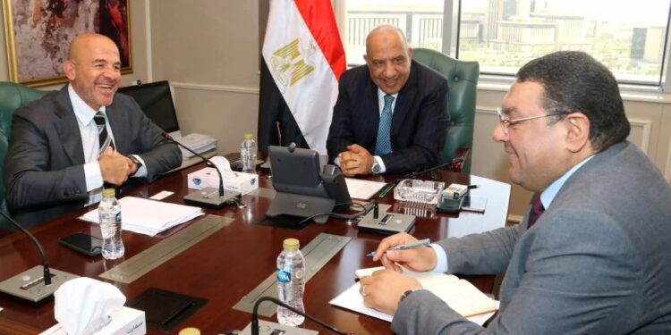 وزير الكهرباء يتابع مع مجموعة “إنكوم” مستجدات توفير الطاقة لإقامة مركز عالمي للبيانات ويؤكد تقديم الدعم لتوطين هذه الصناعة