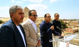 رئيس الوزراء يعلن في مؤتمر صحفي بالجيزة تراجع كثافة الفصول المدرسية واكتمال محور عمرو بن العاص ويؤكد إعداد مخطط تفصيلي لتطوير نزلة السمان حضارياً