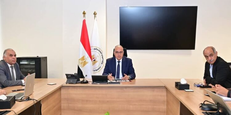 وزير الري يتابع تطبيق التوأمة الرقمية على ترعة الإسماعيلية وفروعها لتعزيز الإدارة الذكية وتأمين وصول المياه للنهايات
