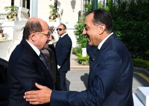 رئيس الوزراء يلتقي نظيره اليمني بالقاهرة ويبحثان تعزيز التعاون الثنائي والتنسيق المشترك لمواجهة التحديات الإقليمية