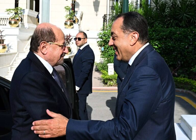 رئيس الوزراء يلتقي نظيره اليمني بالقاهرة ويبحثان تعزيز التعاون الثنائي والتنسيق المشترك لمواجهة التحديات الإقليمية
