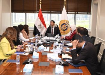وزير الصناعة يبحث مع “مؤسسة ساويرس” سبل تعزيز التعاون في مجال التعليم الفني واستحداث برنامج تدريبي بجودة عالمية
