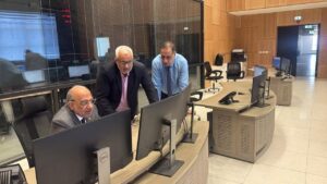 وزير الكهرباء يقضي أول أيام العيد مع عاملي المركز القومي للتحكم في الطاقة ويتابع آليات تأمين استقرار الشبكة الموحدة ومجابهة الأحمال