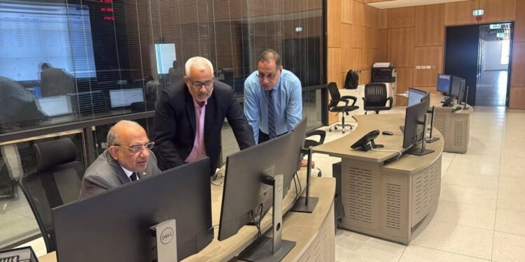 وزير الكهرباء يقضي أول أيام العيد مع عاملي المركز القومي للتحكم في الطاقة ويتابع آليات تأمين استقرار الشبكة الموحدة ومجابهة الأحمال