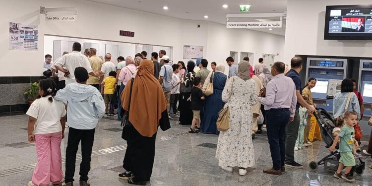 إقبال جماهيري لافت على مونوريل شرق النيل في ثالث أيام عيد الأضحى لزيارة العاصمة الإدارية الجديدة