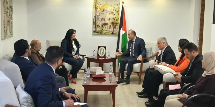د. هبة إسماعيل تبحث مع المندوب الدائم لفلسطين بالجامعة العربية تعزيز التعاون التنموي والإنساني