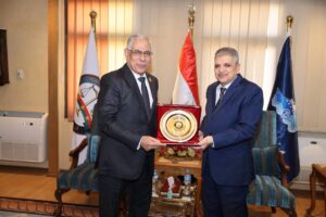 الفريق أسامة ربيع يستقبل النائب العام