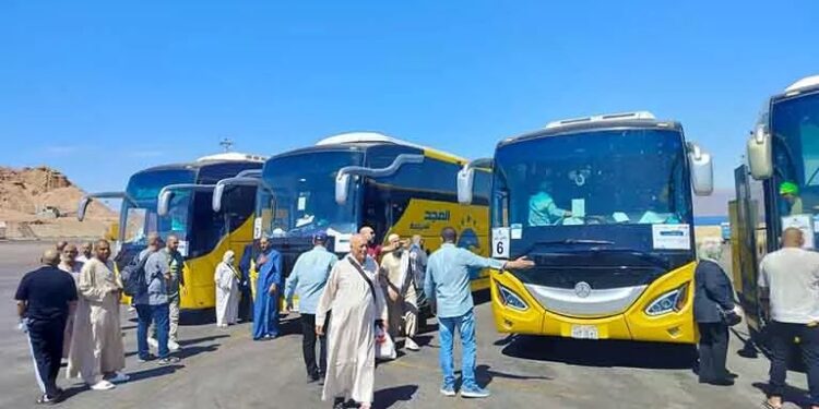 انطلاق عودة حجاج السياحة البري إلى مصر
