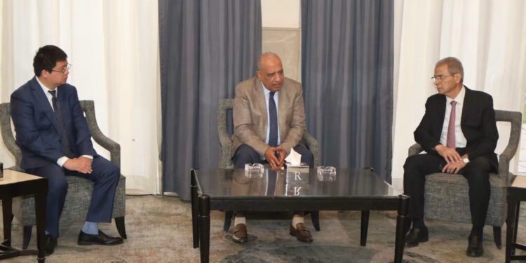 وزير الكهرباء يشهد إنشاء مصنع لتوربينات الرياح