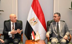 وزير التموين يكرم مفتشاً بمديرية تموين الإسكندرية تعرض لاعتداء خلال حملة رقابية في عيد الأضحى