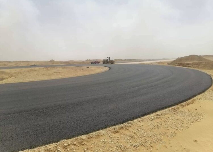 وزيرة الإسكان تتابع مشروع مرافق وطرق أراضي “شمال المطار” بأكتوبر الجديدة على مساحة ١٨٠٠ فدان