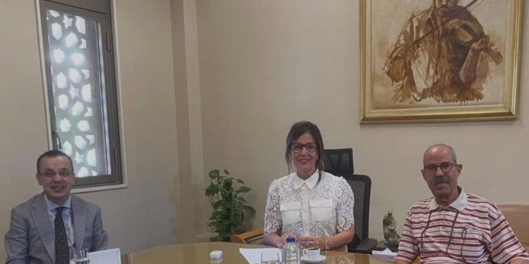 وزيرة الثقافة تستقبل المترجم الكبير سمير عبد ربه لبحث تعزيز حركة الترجمة وتدريب شباب المترجمين بالمركز القومي
