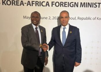 وزير الخارجية يلتقي نظيره الجنوب سوداني لبحث العلاقات الثنائية ويؤكد ضرورة الالتزام بالقانون الدولي ورفض الإجراءات الأحادية في ملف النيل