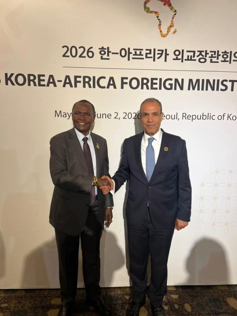 وزير الخارجية يلتقي نظيره الجنوب سوداني لبحث العلاقات الثنائية ويؤكد ضرورة الالتزام بالقانون الدولي ورفض الإجراءات الأحادية في ملف النيل