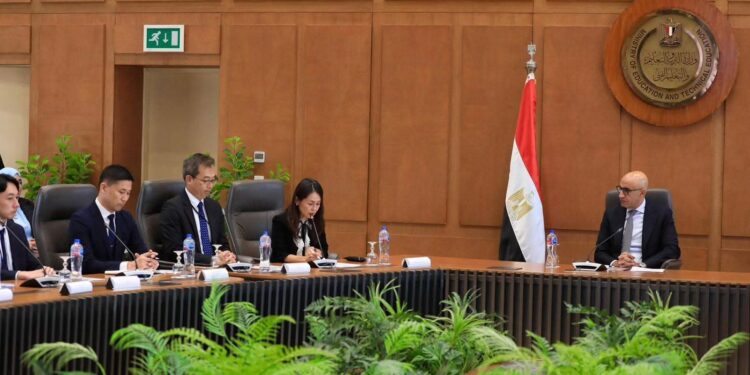 وزير التربية والتعليم والنائب الأول لرئيس “جايكا” يشهدان اعتماد الدفعة الخامسة من مدربي “التوكاتسو” لدعم ١٠٢ مدرسة يابانية و١١٢ مدرسة حكومية