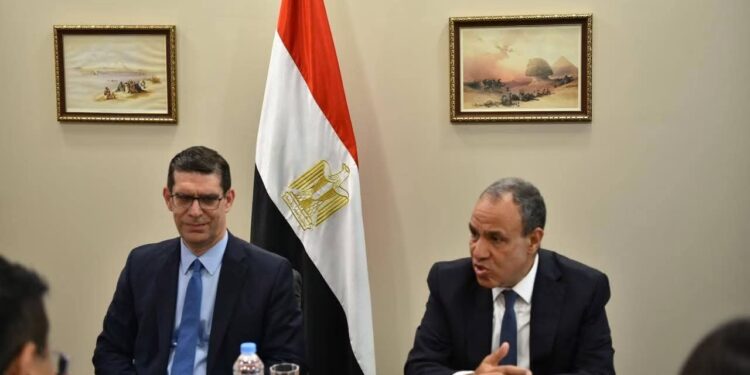 وزير الخارجية يلتقي كبرى الصحف ووكالات الأنباء الكورية في سول ويستعرض محددات السياسة الخارجية وفرص الاستثمار بمصر