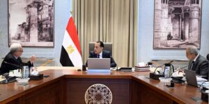 رئيس الوزراء يتابع خطة إعادة هيكلة ٥٩ هيئة اقتصادية ويوجه بوضع جدول زمني لعمليات الدمج والإلغاء