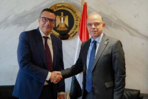 وزير الاستثمار يصدر قراراً بتعيين علاء البيلي رئيساً لهيئة المعارض والمؤتمرات وعصام النجار رئيساً للمكتب التجاري بكوت ديفوار