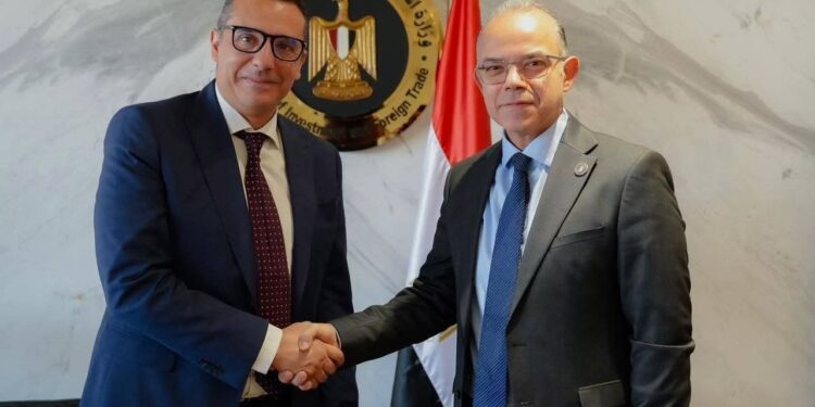 وزير الاستثمار يصدر قراراً بتعيين علاء البيلي رئيساً لهيئة المعارض والمؤتمرات وعصام النجار رئيساً للمكتب التجاري بكوت ديفوار