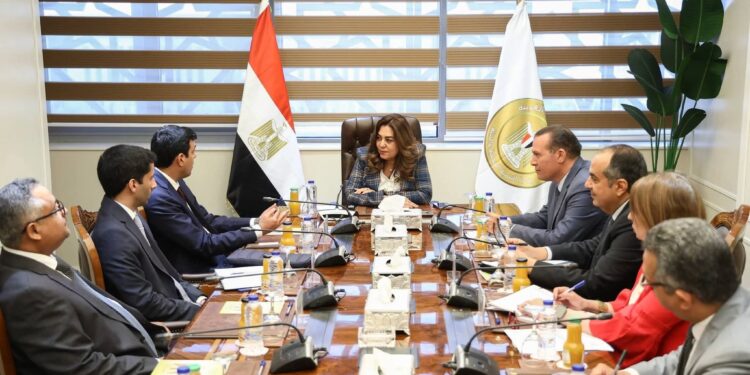 وزيرة التنمية المحلية والبيئة تبحث مع الأمين العام لمنظمة المدن العربية بناء القدرات وتبادل الخبرات في الإدارة الحضرية والبيئية