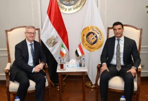 وزير الصناعة يبحث مع سفير أيرلندا بالقاهرة توطين التكنولوجيا ومقترح تدشين مجلس أعمال مشترك