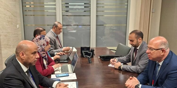 وزير العمل ونظيره اللبناني يبحثان بجنيف تقنين أوضاع العمالة وإطلاق الربط الإلكتروني بين الوزارتين