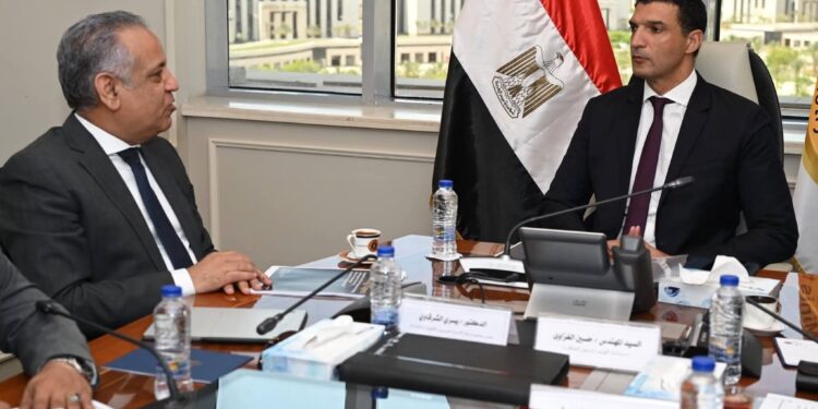 وزير الصناعة يبحث مع جمعية رجال الأعمال المصريين الأفارقة آليات التكامل الإقليمي وتطوير سلاسل القيمة بالقارة