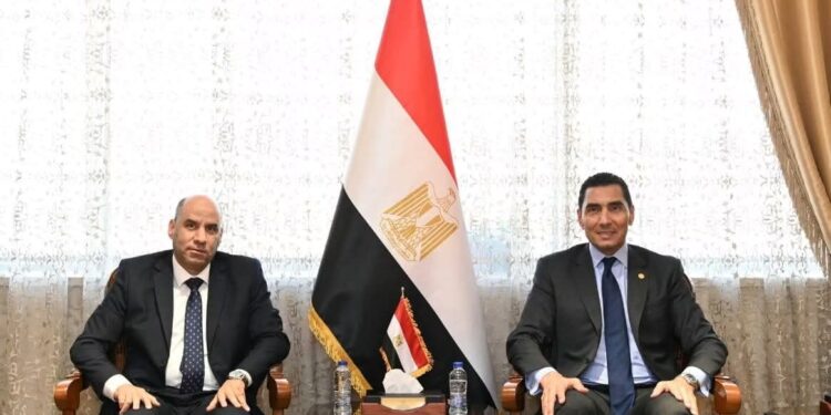 وزيرا “الشباب والرياضة” و”العمل” يبحثان بروتوكولاً خماسياً للتشغيل وتقنين أوضاع الرياضيين الأجانب