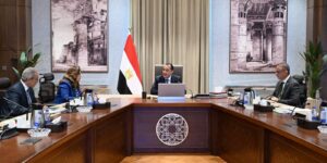 رئيس الوزراء يوجه بدعم منظومة النظافة مالياً ويبحث البت في ٩٧٪ من طلبات التصالح