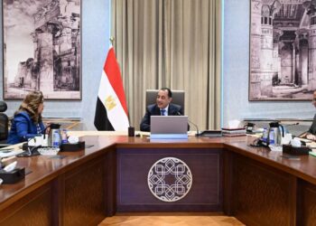 رئيس الوزراء يوجه بدعم منظومة النظافة مالياً ويبحث البت في ٩٧٪ من طلبات التصالح