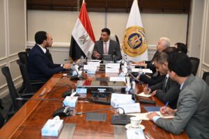 الحكومة تستهدف تشغيل 7000 مصنع بالطاقة الشمسية لزيادة التنافسية وخفض استهلاك الغاز