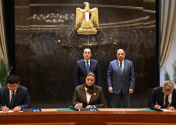 مدبولي يشهد توقيع اتفاق لإنشاء أول مصنع لتوربينات الرياح في مصر ومشروع عملاق لتوليد الكهرباء بقدرة 2000 ميجاوات