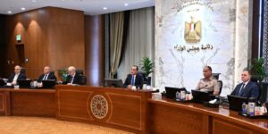 مدبولي في اجتماع الحكومة يهنئ المصريين بذكرى 30 يونيو ويشيد بجهود الرئيس السيسي لاحتواء أزمات المنطقة
