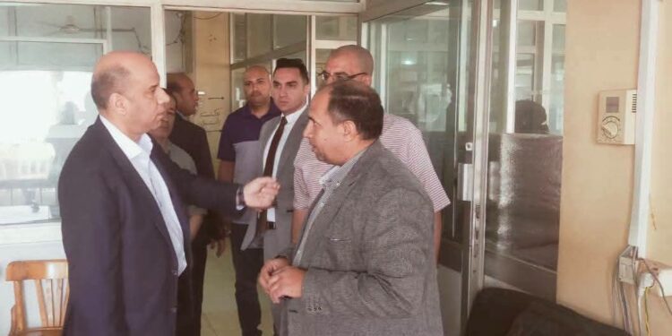 «لا تدفعوا جنيهًا واحدًا لوسيط».. وزير العمل يفاجئ مكتب العاشر من رمضان برسالة حاسمة للمواطنين