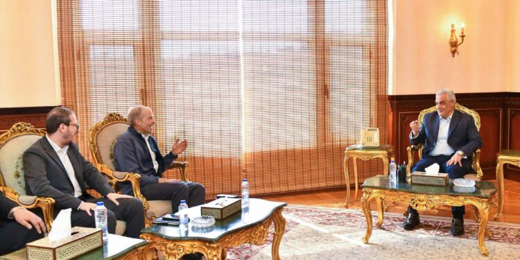 وزير الإنتاج الحربي يبحث تعزيز الشراكة مع “إس سي جونسون” الأمريكية