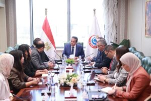 وزارة الصحة تبحث تطبيق تقنيات الذكاء الاصطناعي بالمستشفيات الذكية